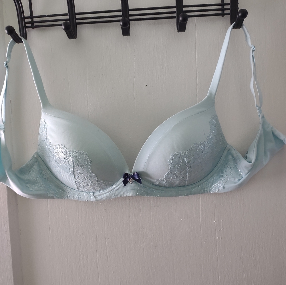 3 Victoria's Secret 36C - Picture 7 of 9